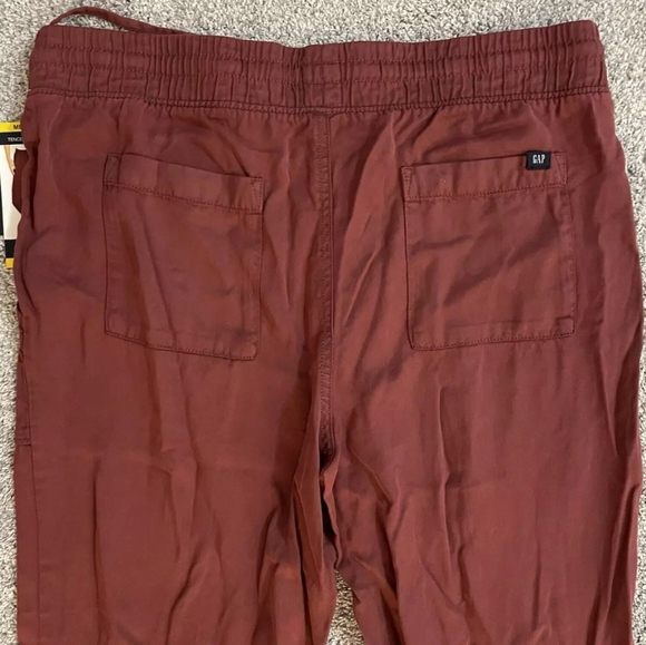NWT Gap Women's Tencel Jogger Maroon Pull On Everyday Wear Pants - Picture 5 of 15